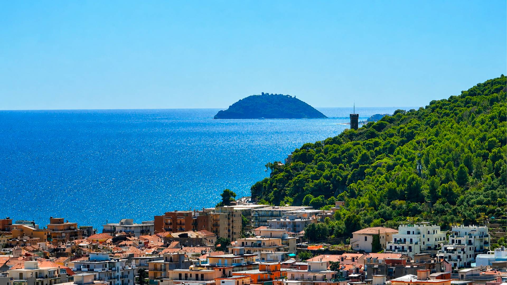 Nei dintorni, lungo la costa