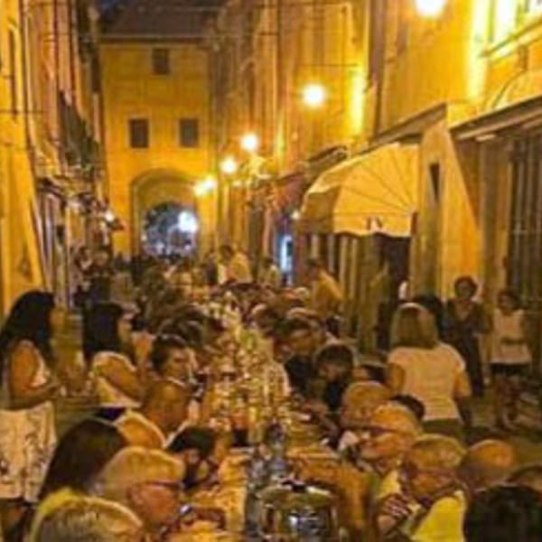 AGGIUNGI UN POSTO A TAVOLA