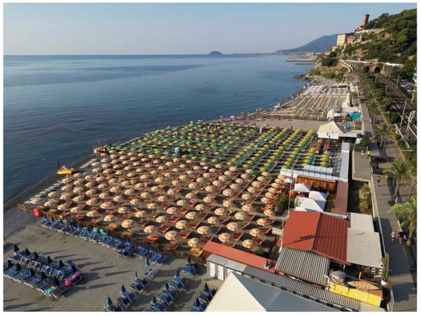 Bagni Laura, stabilimento balneare a Borghetto Santo Spirito